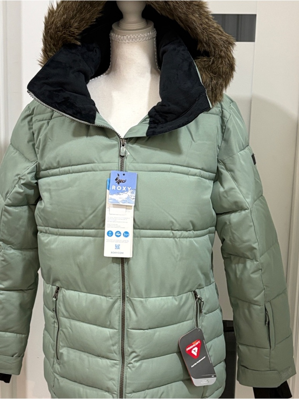 Roxy women’s Sage Green Puffer Jacket with Faux Fur Trim Hood